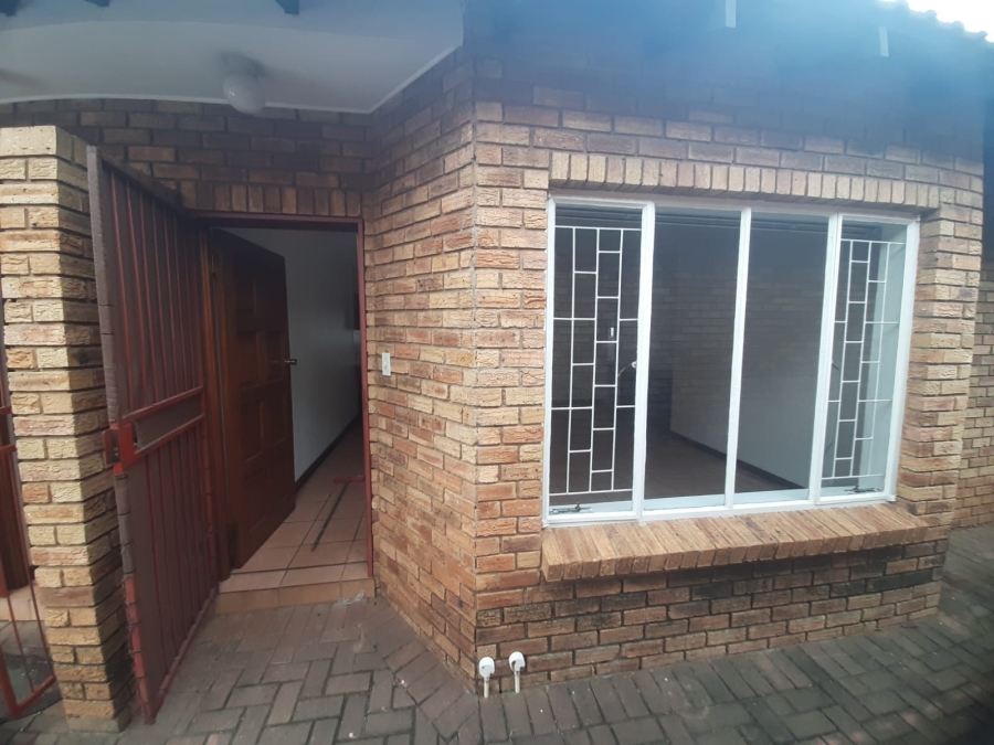 2 Bedroom Property for Sale in Lower Bo-dorp North West